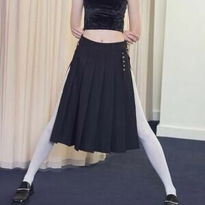 NWT Vaquera Split Pleated Skirt in Black Size Small
